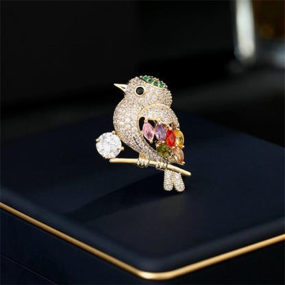 Broche de pájaro urraca con diamantes