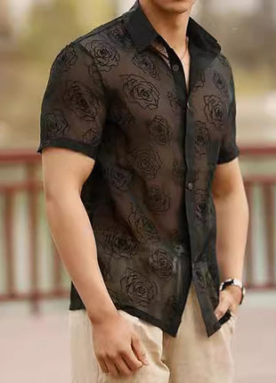 Camisa de manga corta con botones transparentes de malla con flores rosas para hombre