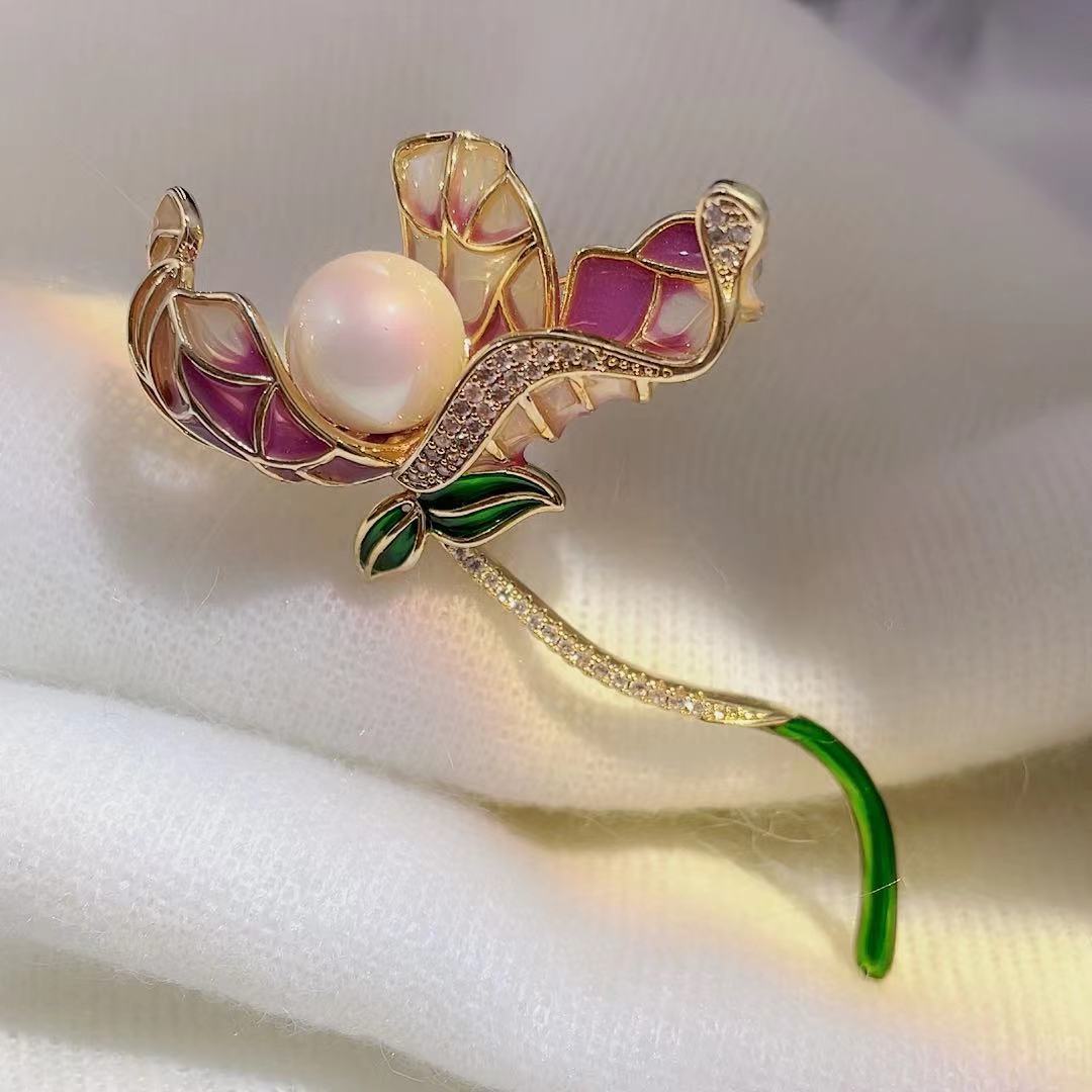 Broche en émail Perle Lotus Classique