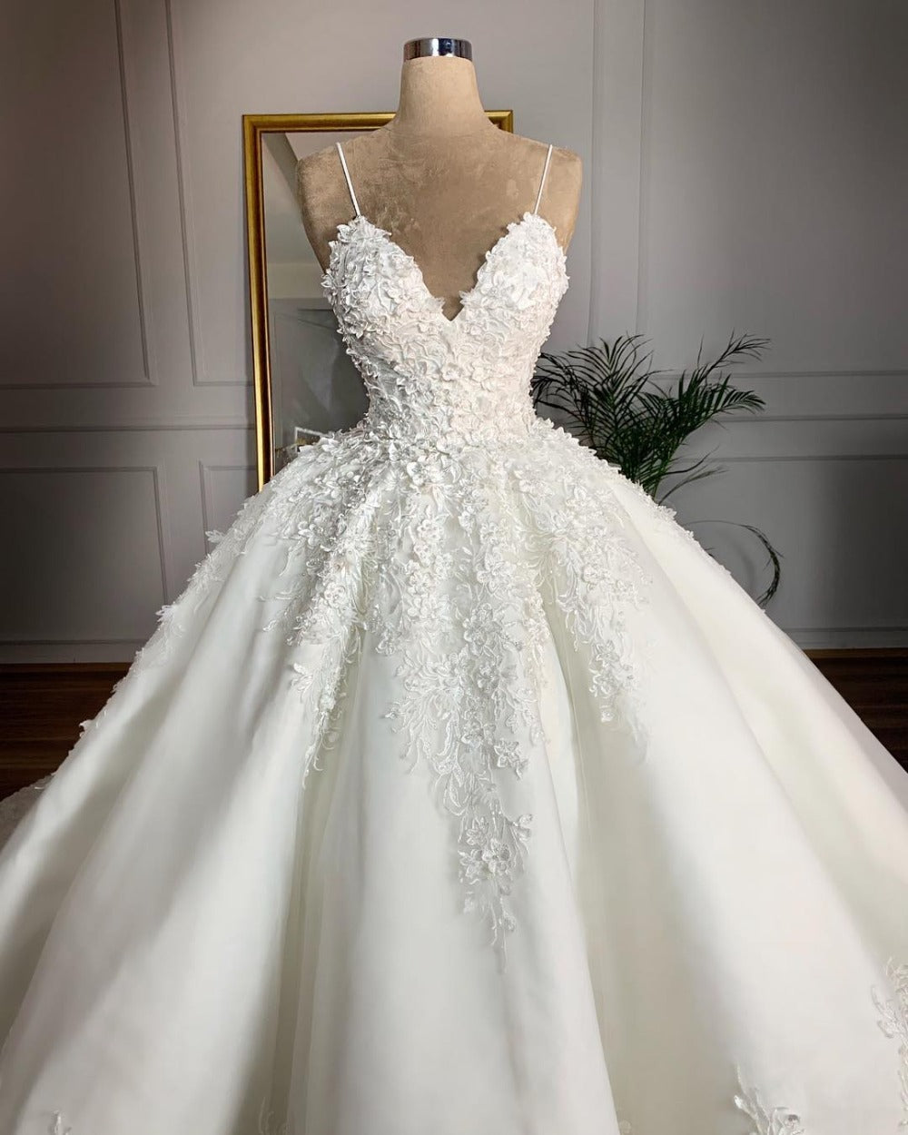 Deep V-neck Sexy Lace Floor-length Wedding Dress Romantic Aura Dignified Wedding Banquet Welcome 2024 New Spring Buy Center