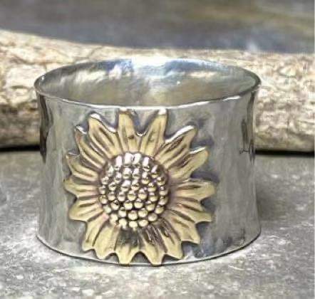 Buy Center Hot Pick-Vintage Engraving 18K Two-tone Sunflower Flower Women's Ring