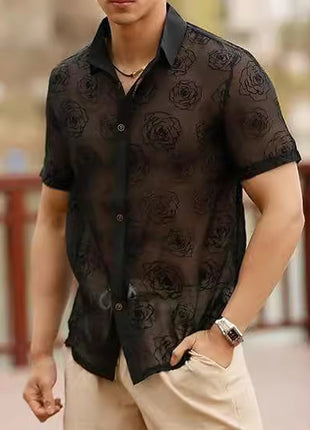 Camisa de manga corta con botones transparentes de malla con flores rosas para hombre