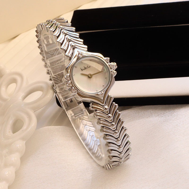 Montre à quartz pour femme avec chaîne en bambou