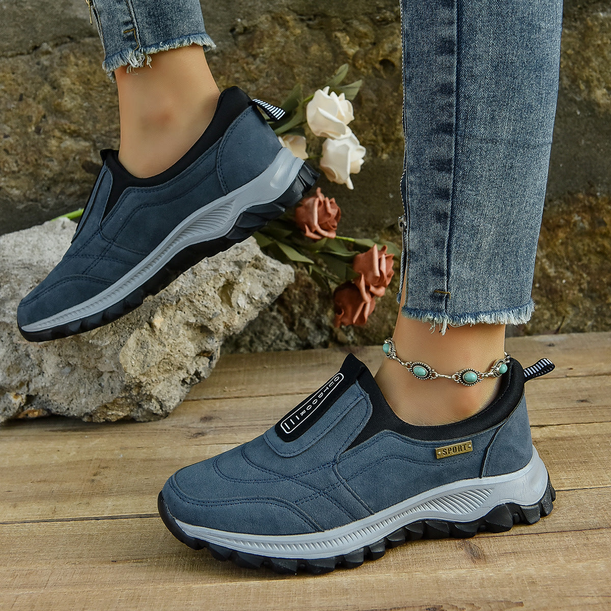 New Outdoor Slip-on Sports Shoes Comfortable Walking Running Sneakers Women