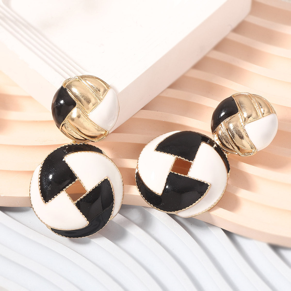 Buy Center Excellence-Fashion Black And White Dripping Geometric Round Earrings Black And White