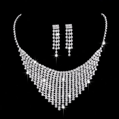 Ensemble de bijoux avec collier et boucles d'oreilles en forme de goutte d'eau en zircon et strass