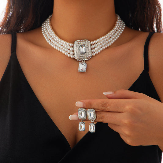 New Fashion Sense Pearl Necklace Suit Geometric