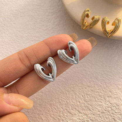 Hot New Items at Buy Center: Textured Three-dimensional Heart-shaped Ear Studs Special-interest Design