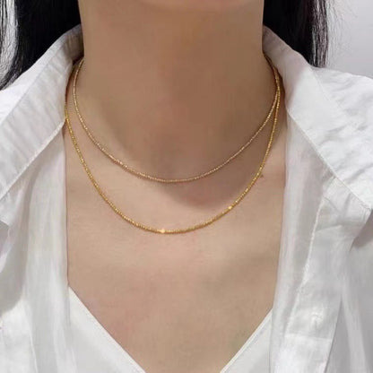 Collar de oro de 18 quilates con cadena de cuentas elásticas con cuentas de ondas y láser