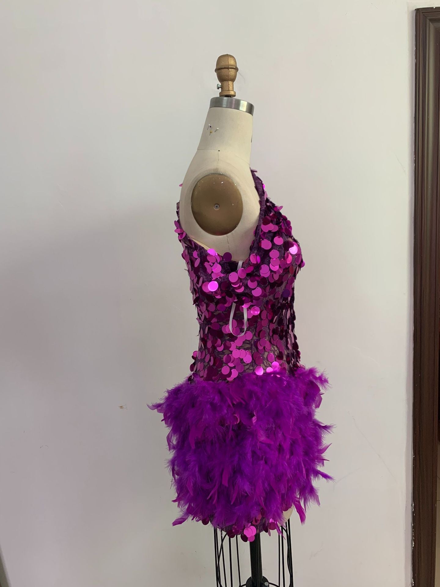 Purple Sequined Feather Skirt One-shoulder Sleeve Short Dress Luxury Party Stage Performance Dress Buy Center