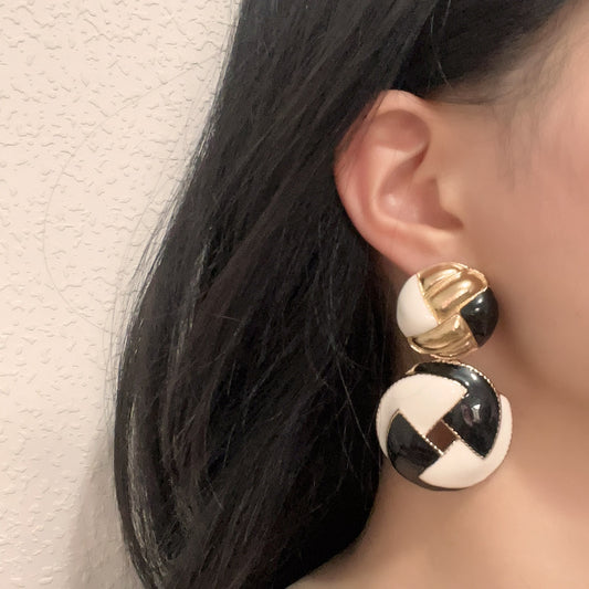 Buy Center Excellence-Fashion Black And White Dripping Geometric Round Earrings