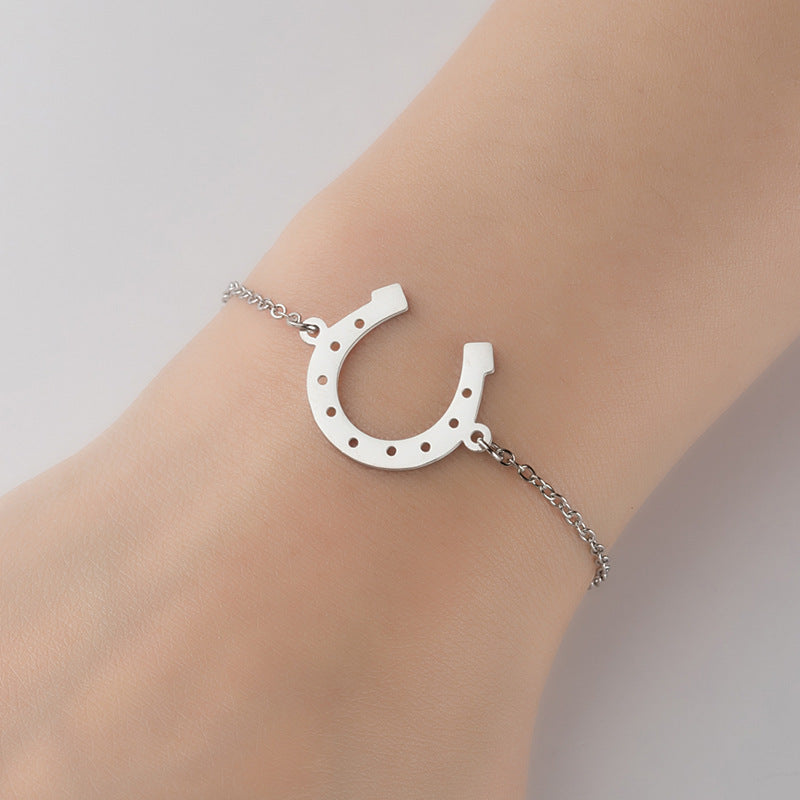 Newly Arrived at Buy Center: Light Luxury 18K Gold Women's Simple Lucky Horseshoe Bracelet