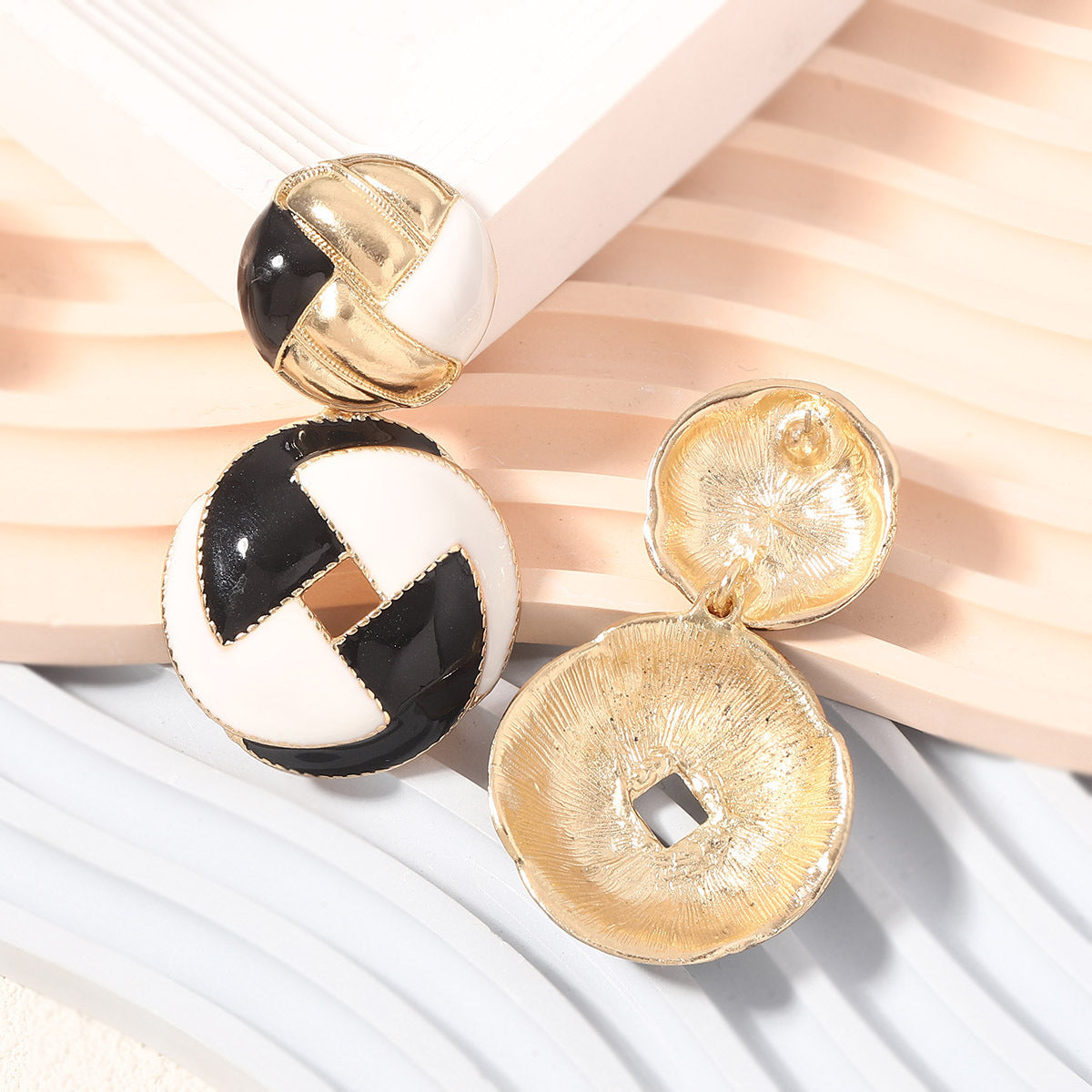 Buy Center Excellence-Fashion Black And White Dripping Geometric Round Earrings